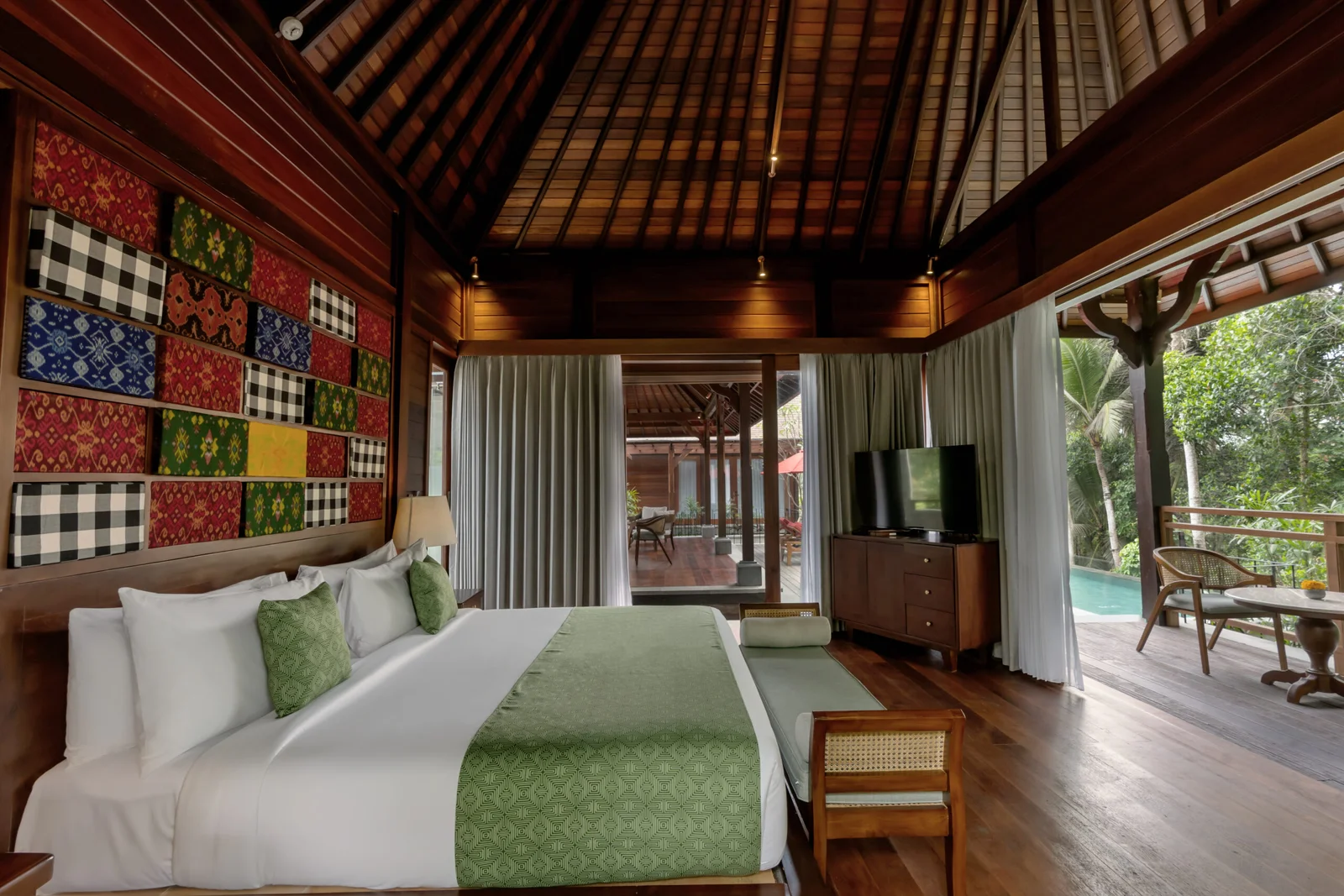 Panoramic View 2BR Rooftop Pool Villa